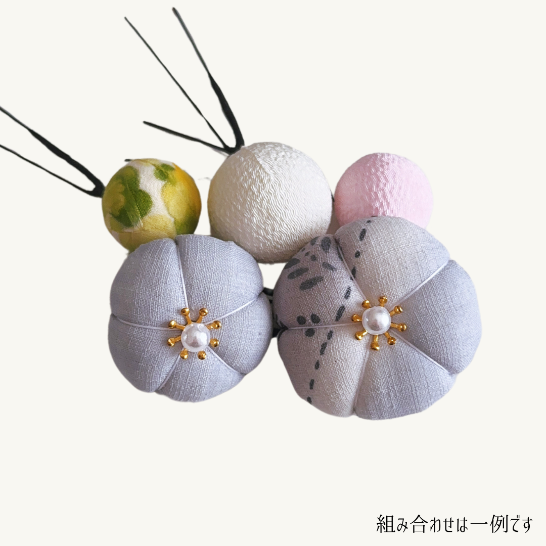 髪飾り／紗 -しろすみれ- セット: 【梅】花２個＋玉３個