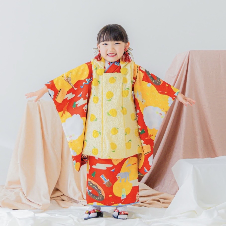 ３歳被布着物セット／AKI ISHIBASHI コラボ（レッド）【ごきげん着物】 サイズ: 90
