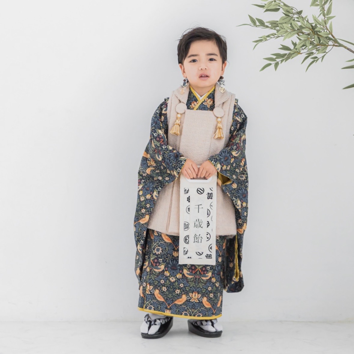 【レンタル】３歳着物セット／いちご泥棒（NAVY） 千歳飴袋: なし, お色直し（被布・エプロン追加）: なし