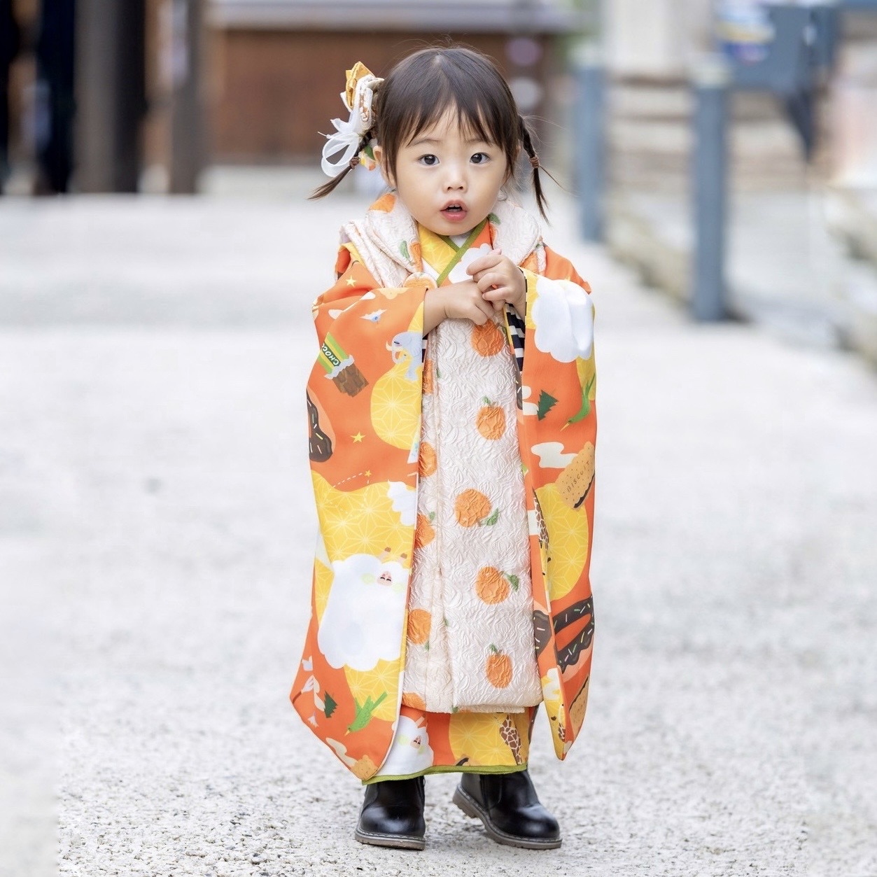 ３歳被布着物セット／AKI ISHIBASHI コラボ（オレンジ）【ごきげん着物】 サイズ: 90
