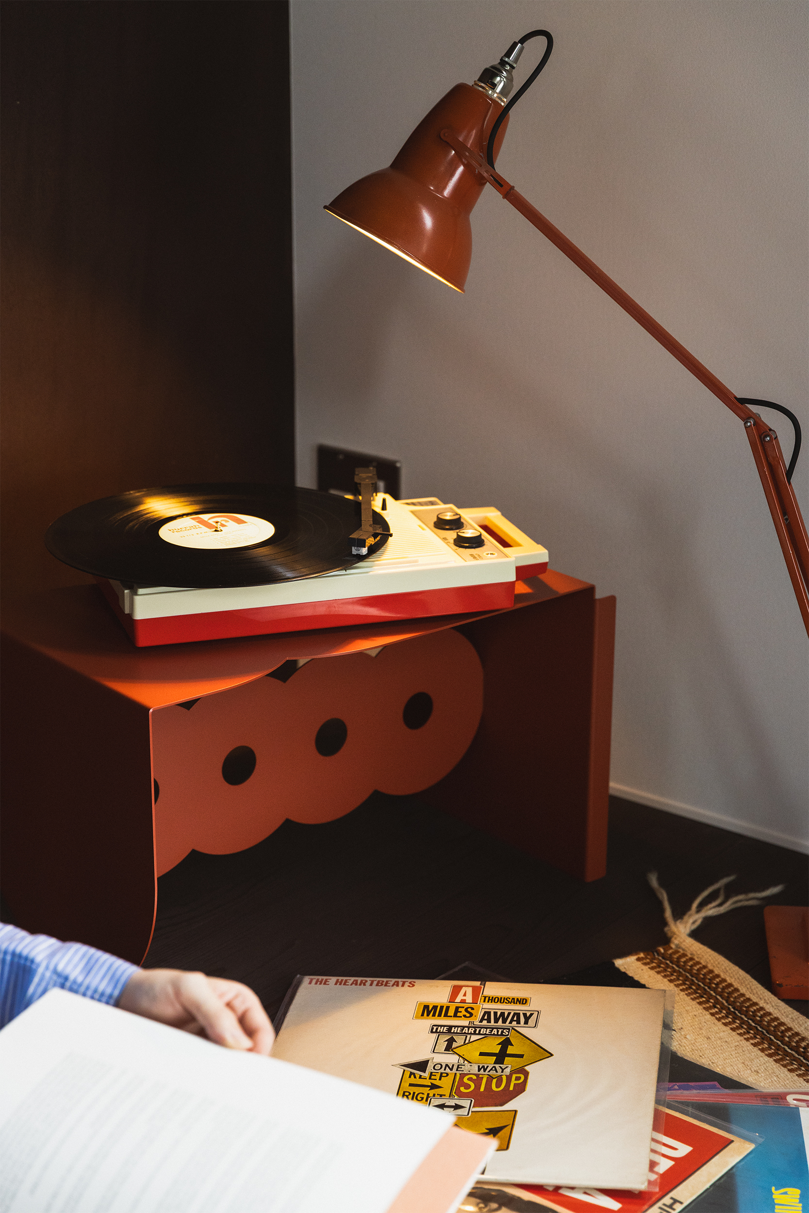 R table | Teracotta