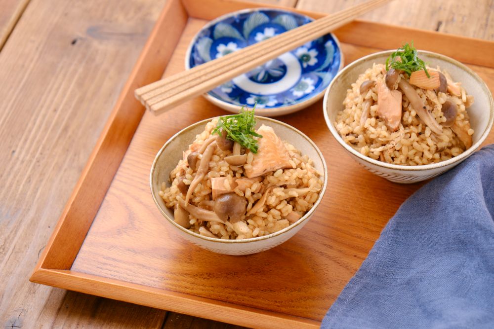 秋鮭ときのこの玄米炊き込みご飯