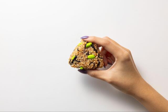 玄米おにぎりのイメージ