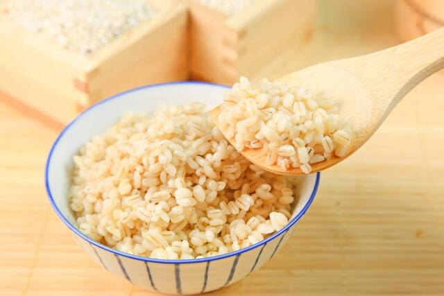 玄米ともち麦の違い