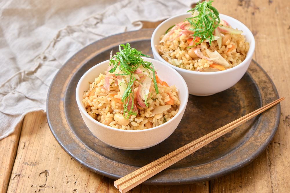 秋鮭ときのこの玄米炊き込みご飯