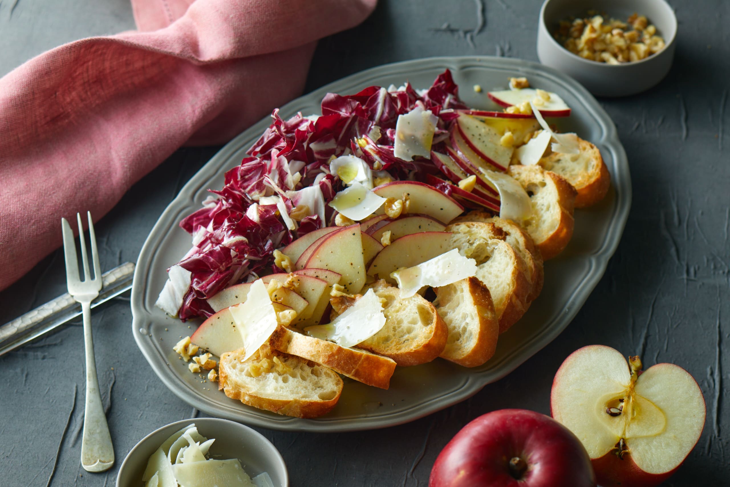 ラディッキオのサラダ　調理イメージ