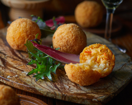 アランチーニ  ライスコロッケ　調理イメージ