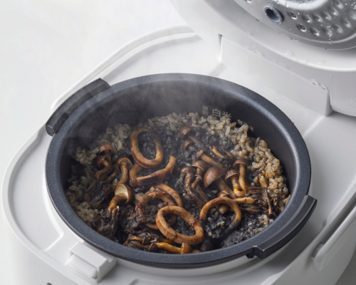 イカ墨ピラフ  炊き込みご飯　ピラフ　調理イメージ