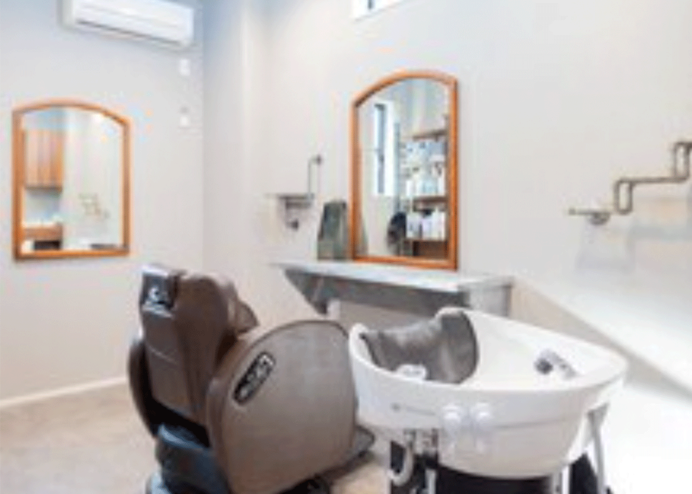Hair resort putih