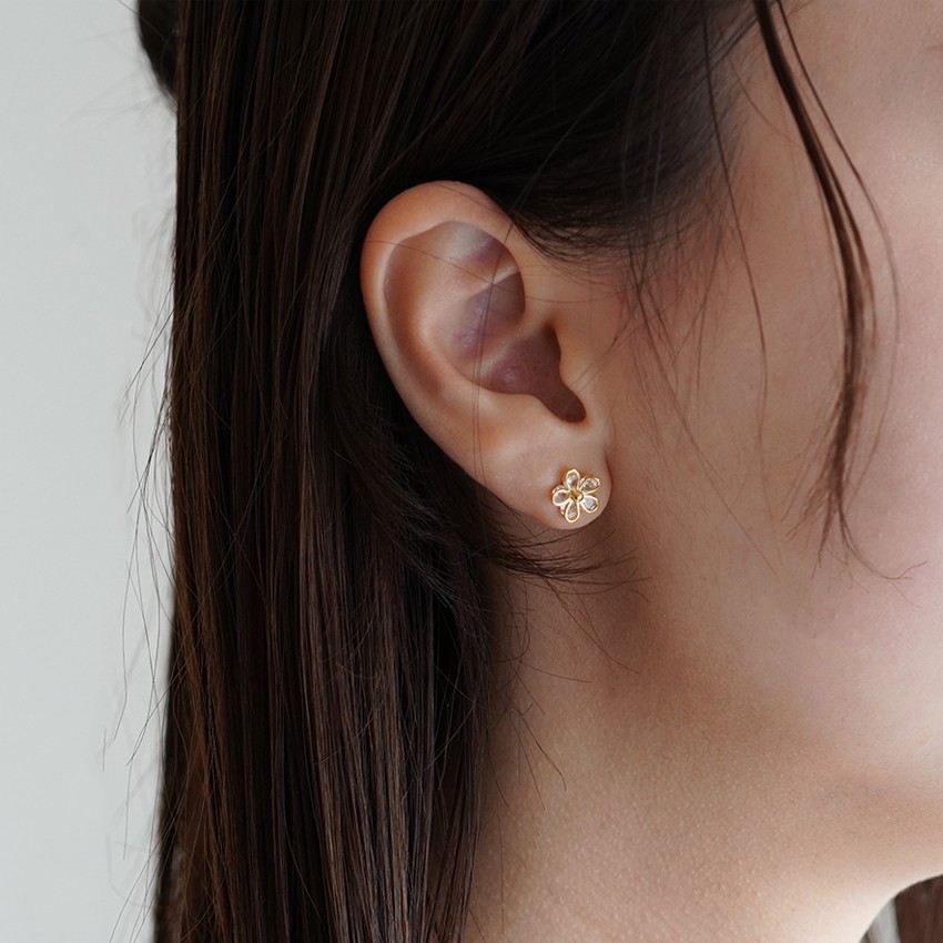 K18 YG フラワーモチーフ ピアス  P-1