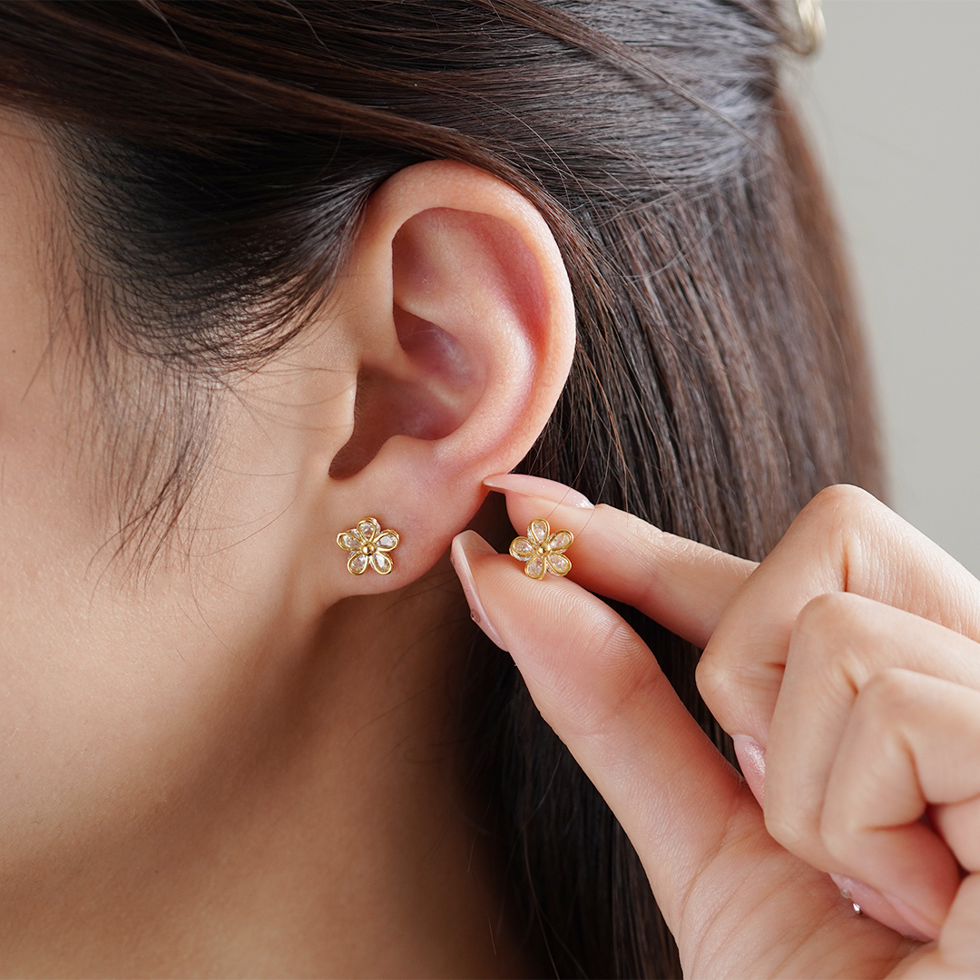 K18 YG フラワーモチーフ ピアス  P-1