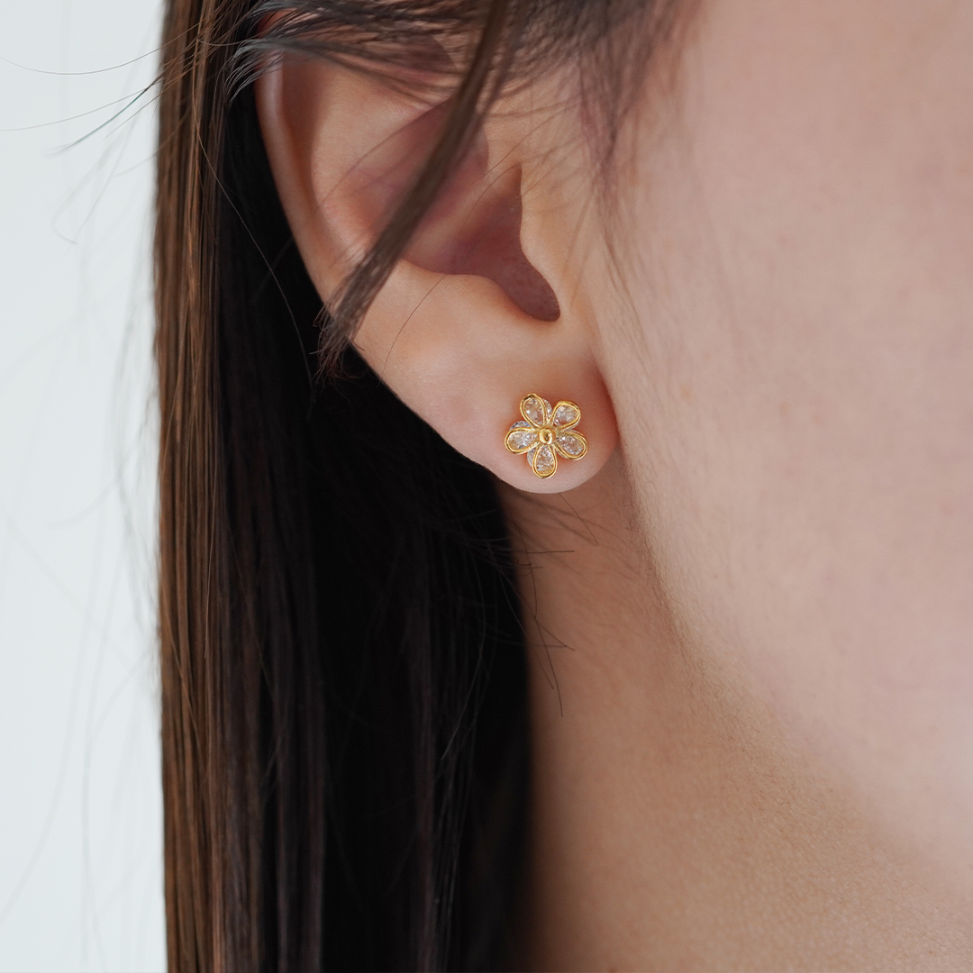 K18 YG フラワーモチーフ ピアス  P-1