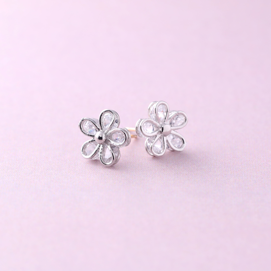 K18 WG フラワーモチーフ ピアス  P-2