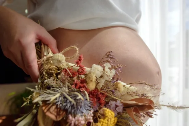 妊娠線は消える？完全には消えないが目立たなくなる場合が多い