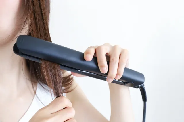 原因1.ドライヤーやアイロンによる熱ダメージ