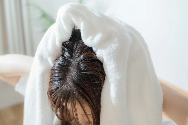 原因2.自然乾燥によるキューティクルの剥離