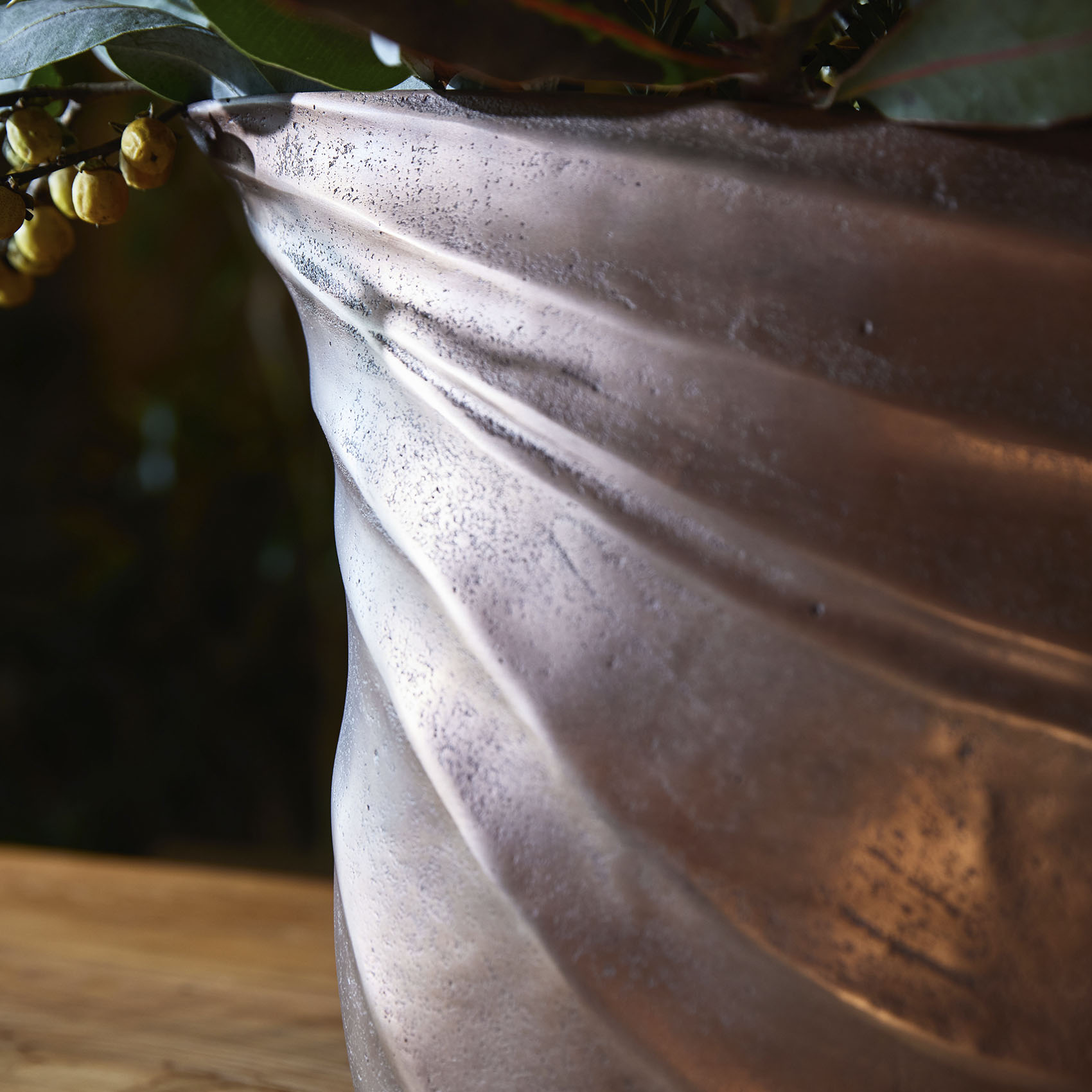 Aluminum spiral 形状展開: S  外寸：39L×15.5W×31H, カラー展開: COPPER