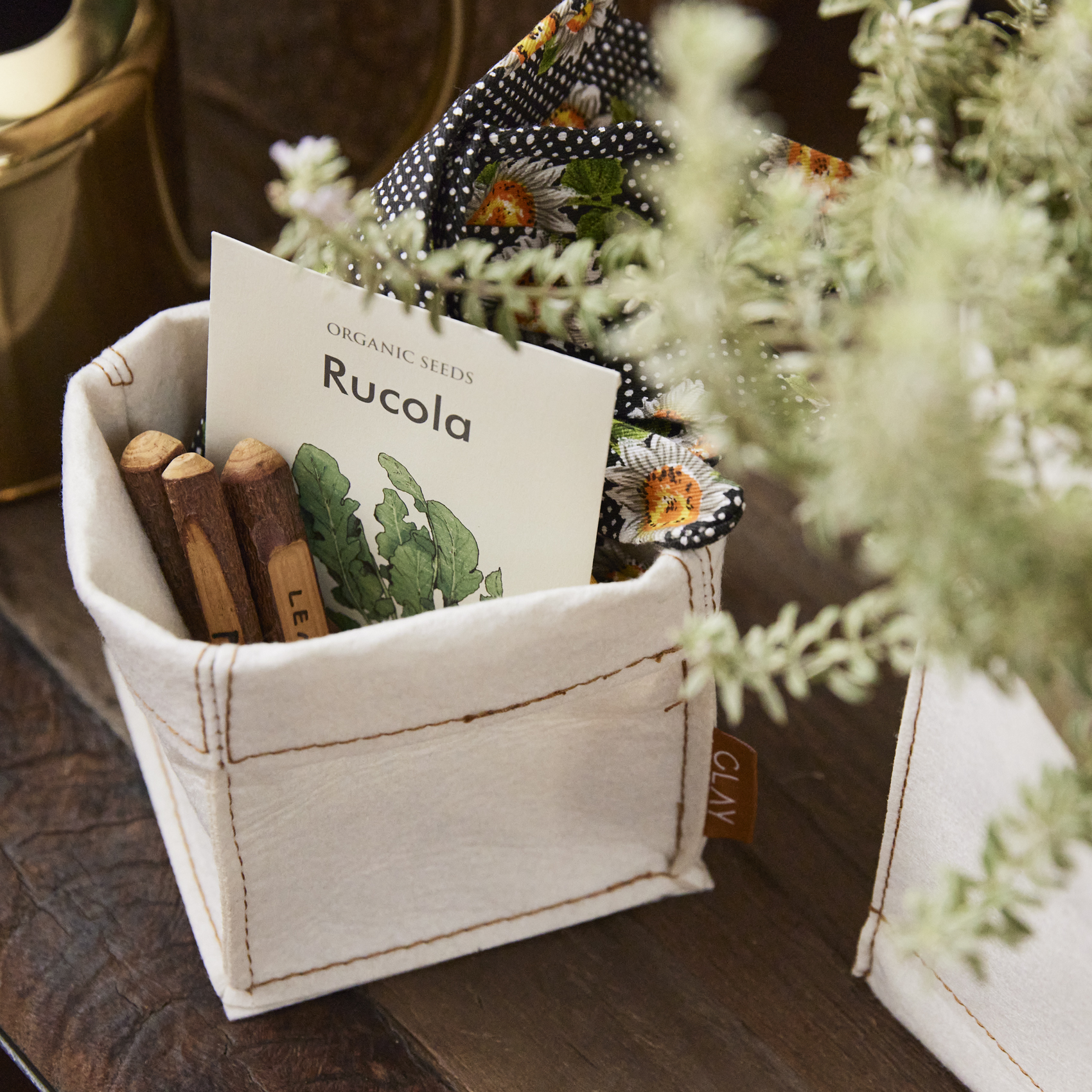 Re:pot 形状展開: 外寸：10L×10W×14H, カラー展開: ECRU