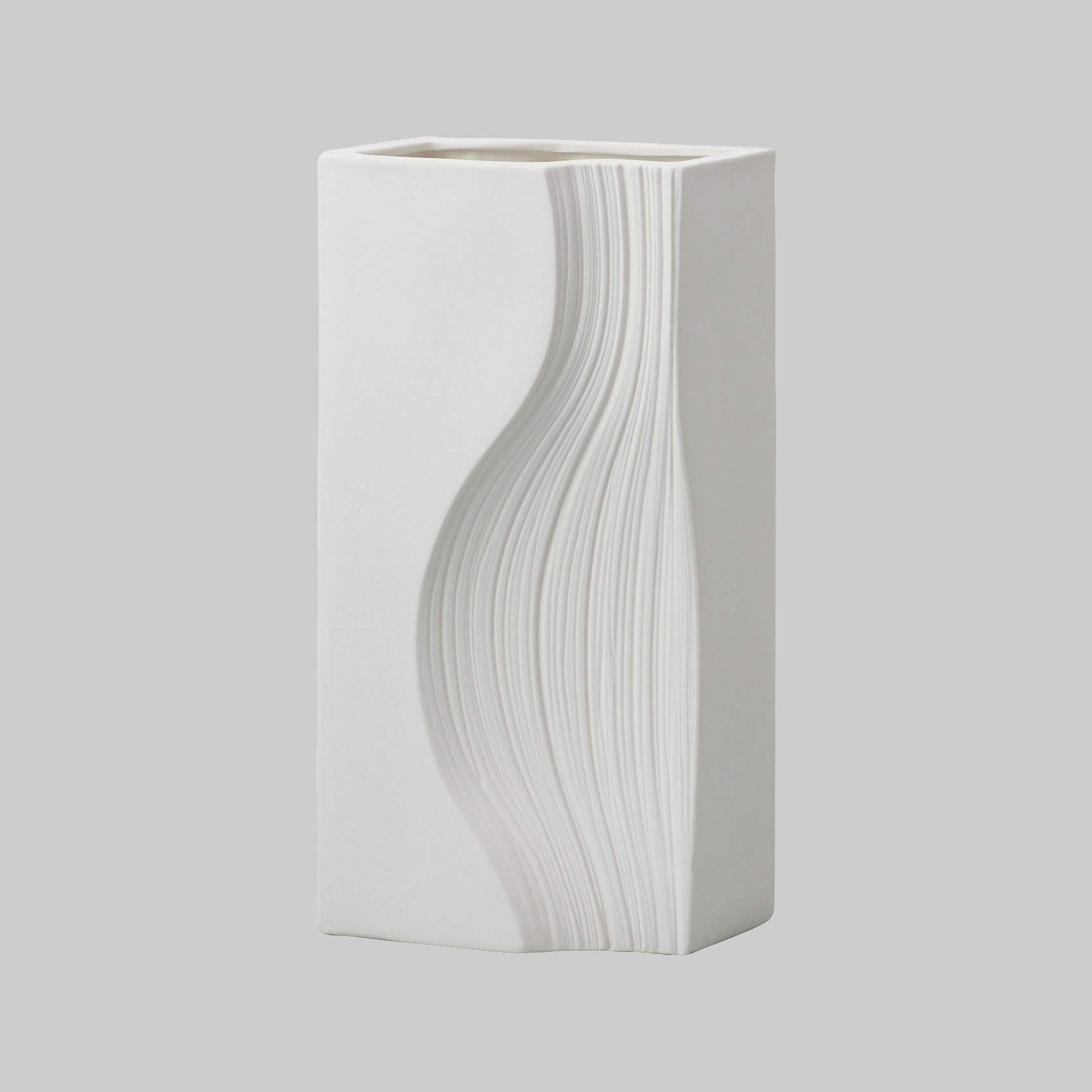 Phantasma 形状展開: 外寸：18L×12W×36H, カラー展開: MATT WHITE