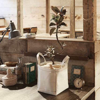 Re:pot 形状展開: XS  外寸：17L×17W×27H, カラー展開: ECRU