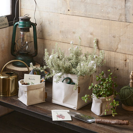 Re:pot 形状展開: 外寸：10L×10W×14H, カラー展開: ECRU