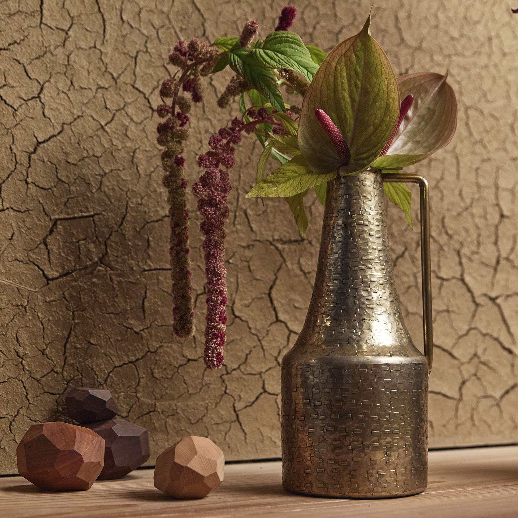 Aluminum tricot 形状展開: S  外寸：13.5L×13W×28H, カラー展開: GOLD