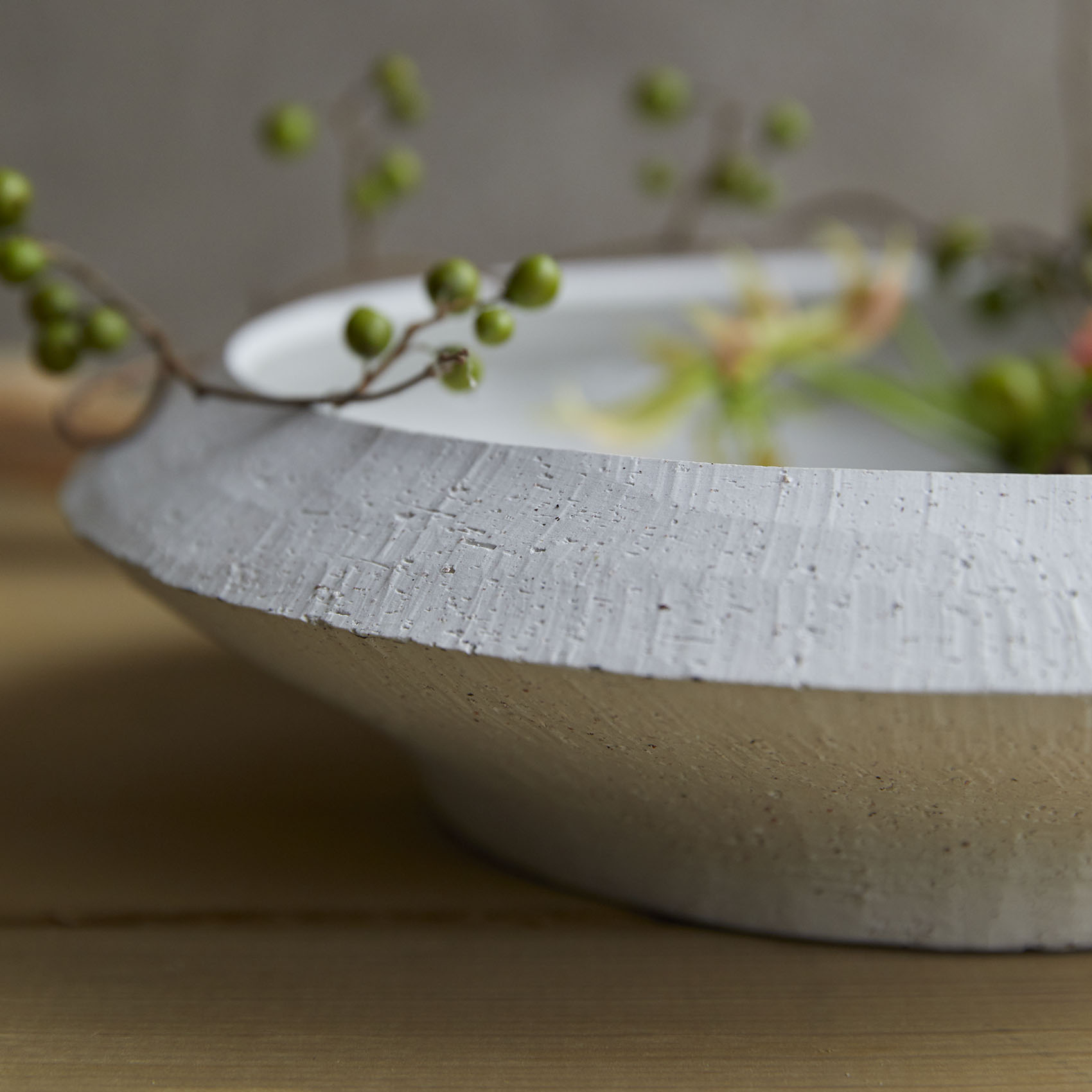 ZARA 形状展開: S  外寸：20φ×6.5H, カラー展開: MATT WHITE