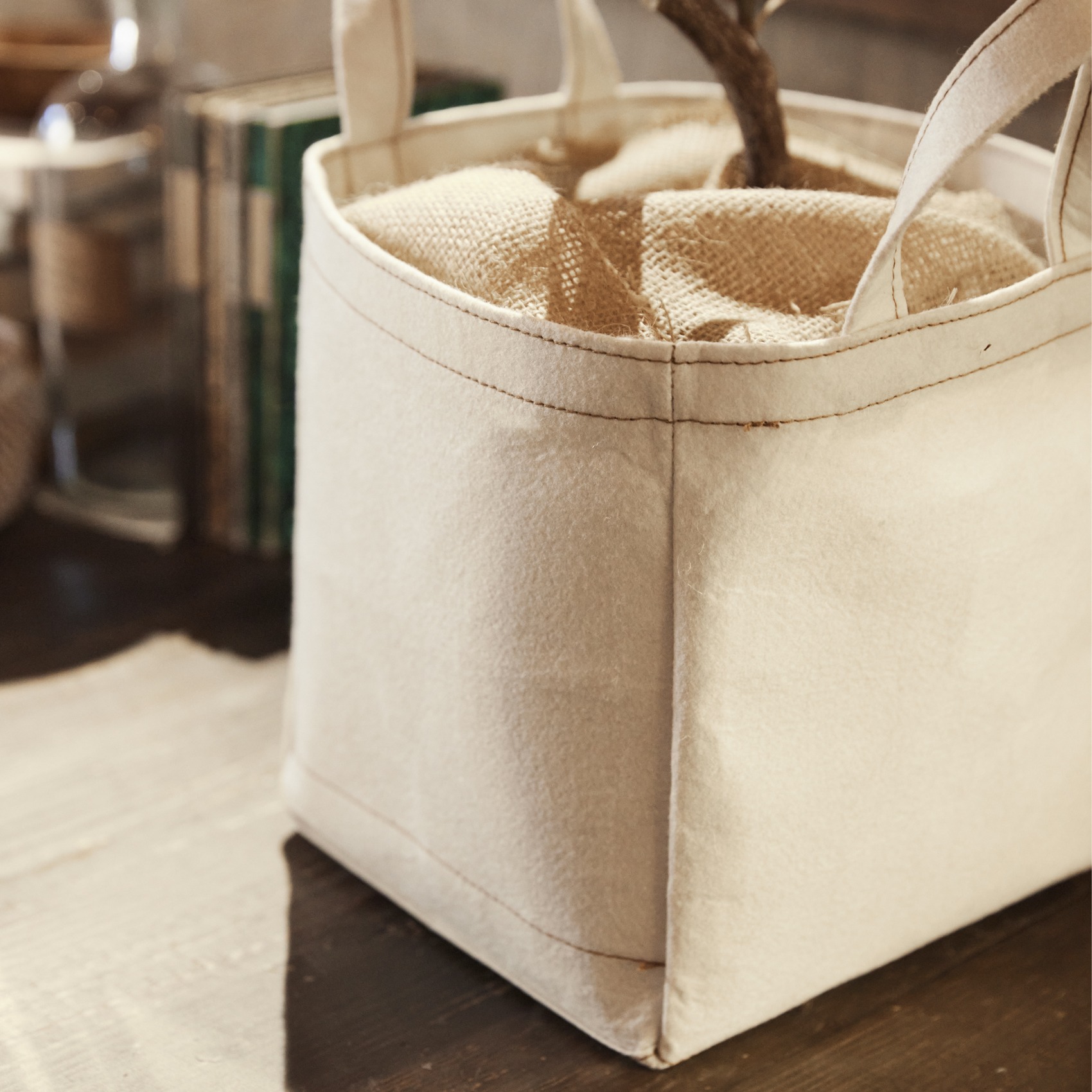 Re:pot 形状展開: XS  外寸：17L×17W×27H, カラー展開: ECRU