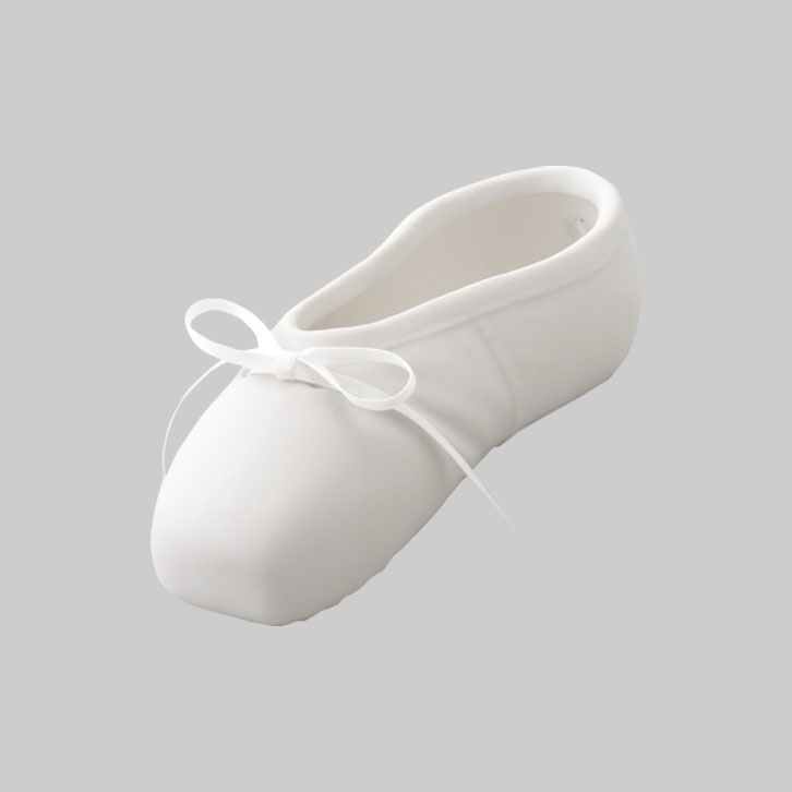 En pointe 形状展開: S  外寸：14L×5W×4.5H, カラー展開: MATT WHITE