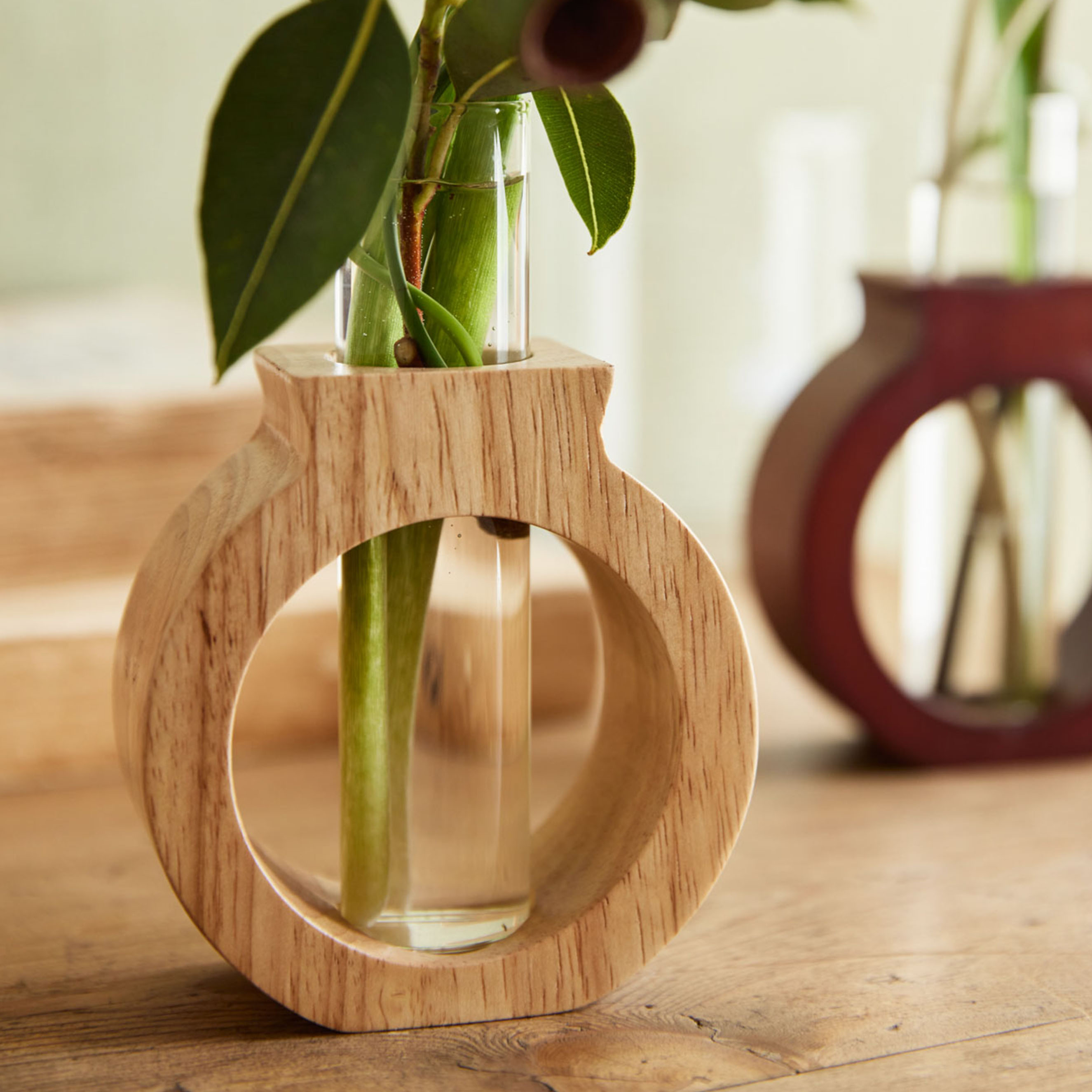 Labo 形状展開: ◯  外寸：9.5L×4W×14H, カラー展開: BROWN