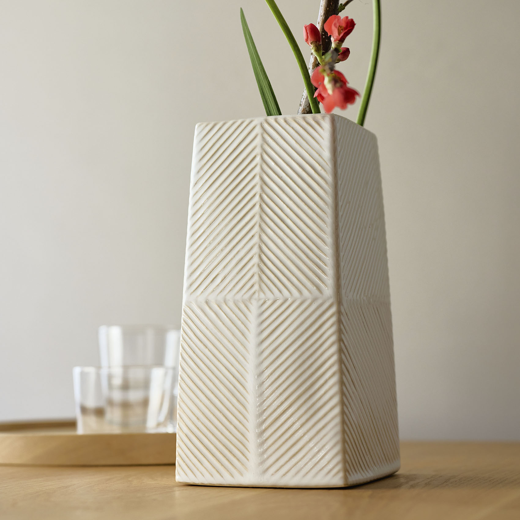 SUGIAYA 形状展開: XL  外寸：12L×12W×23H, カラー展開: 100