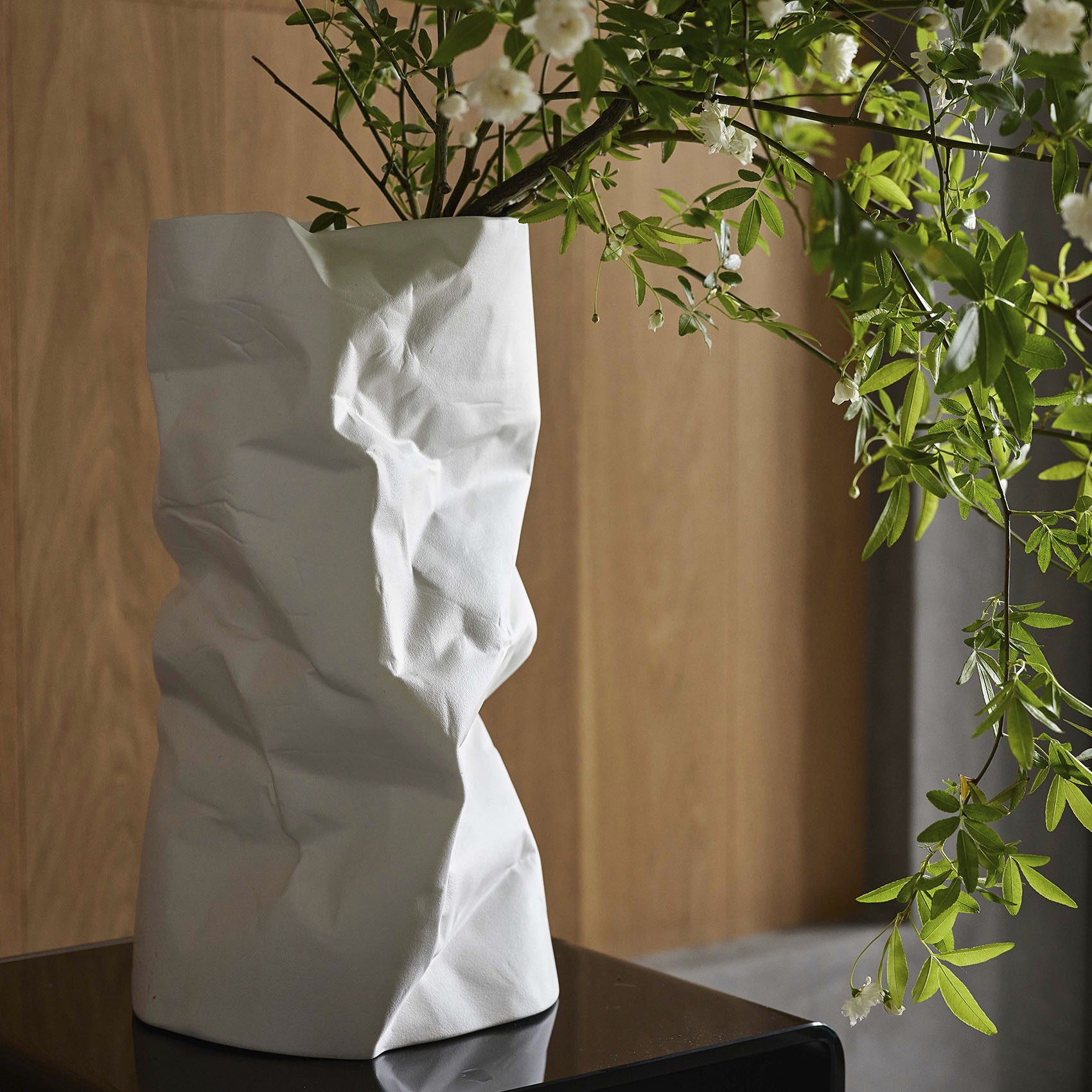 Phantasma 形状展開: 外寸：約12L×約10W×約23H, カラー展開: MATT WHITE