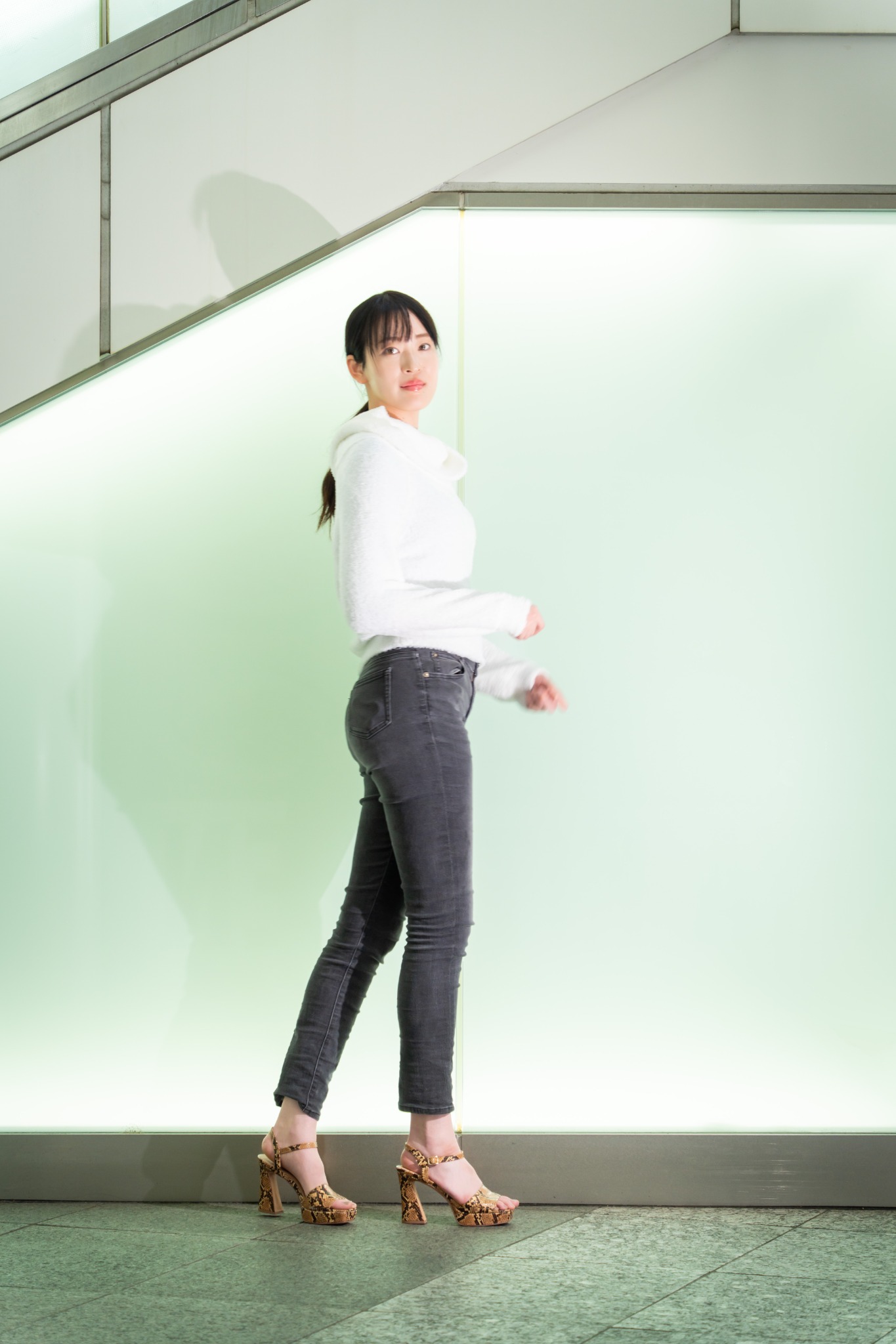 KP3514 スクエアオープンサンダル カラー: パイソン, サイズ: 23cm