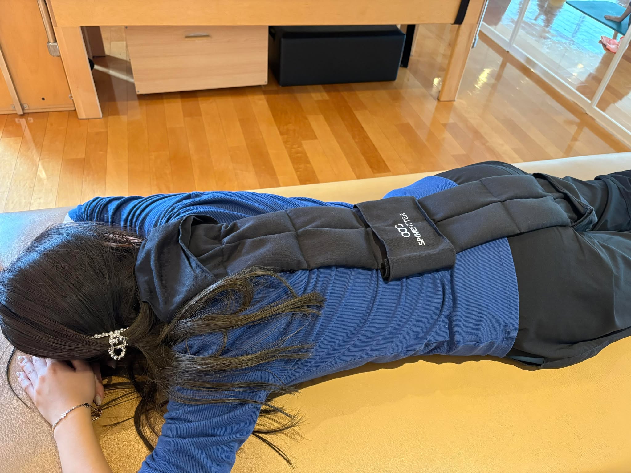 Linumを単体で首や肩に当てて使用しているイメージ