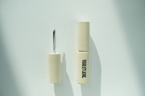 ユエリーニュ フリーオ リキッドアイライナー[エステラ/ノーチェ]