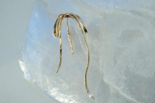 マリポサ メス パール ヘアピアス