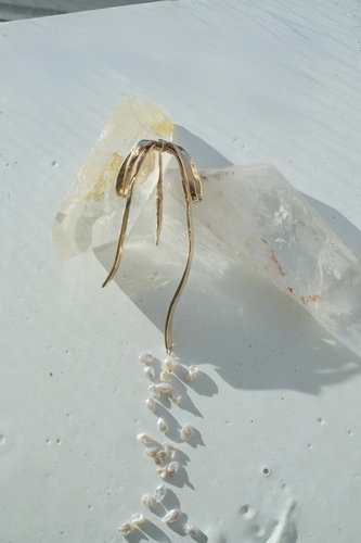 マリポサ メス パール ヘアピアス