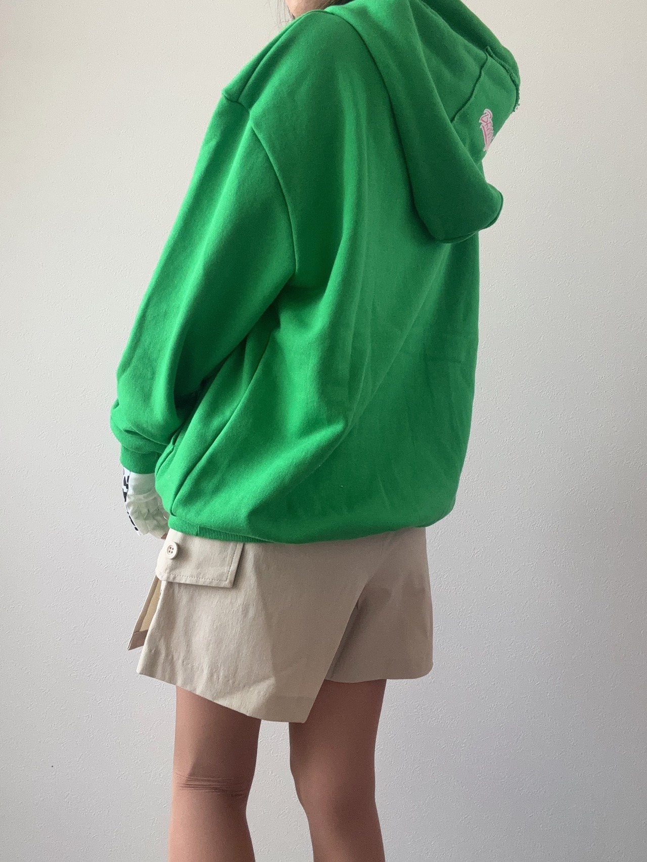 ネオンポイントフーディー