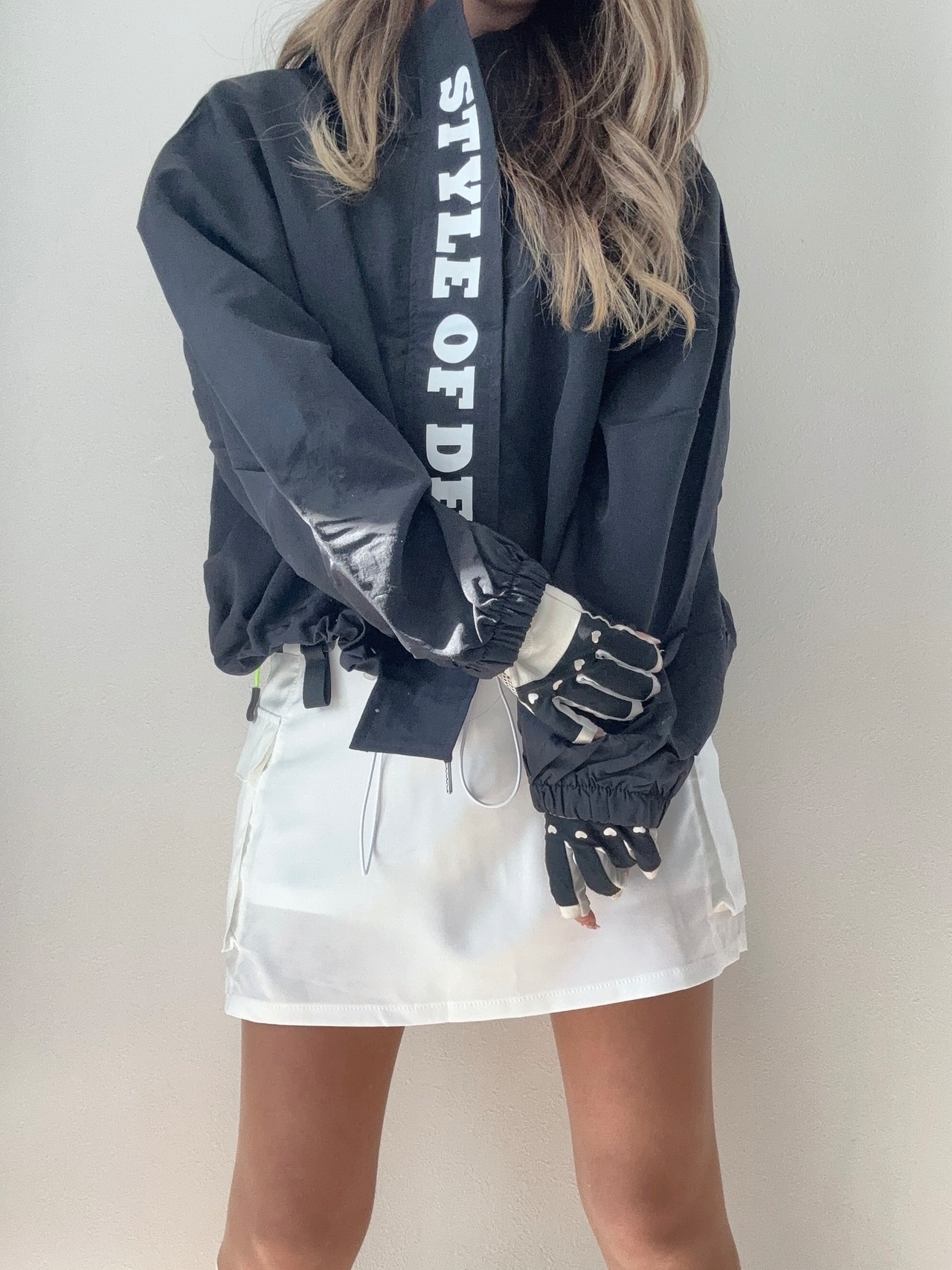 縦ロゴウィンドブレーカ