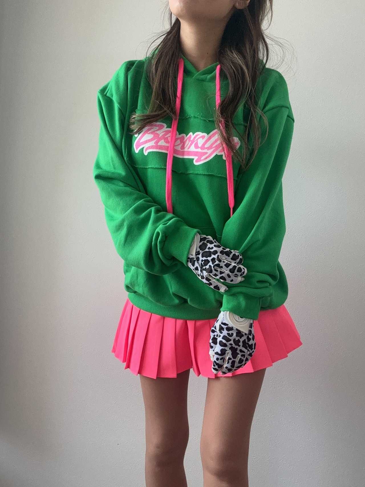 ネオンポイントフーディー