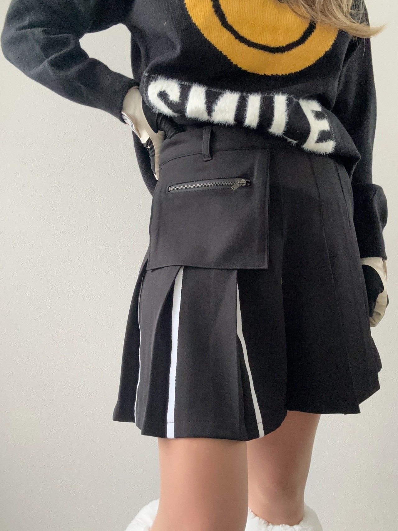 ポシェット付きラインプリーツスカート