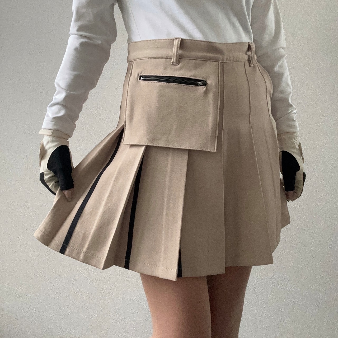 ポシェット付きラインプリーツスカート