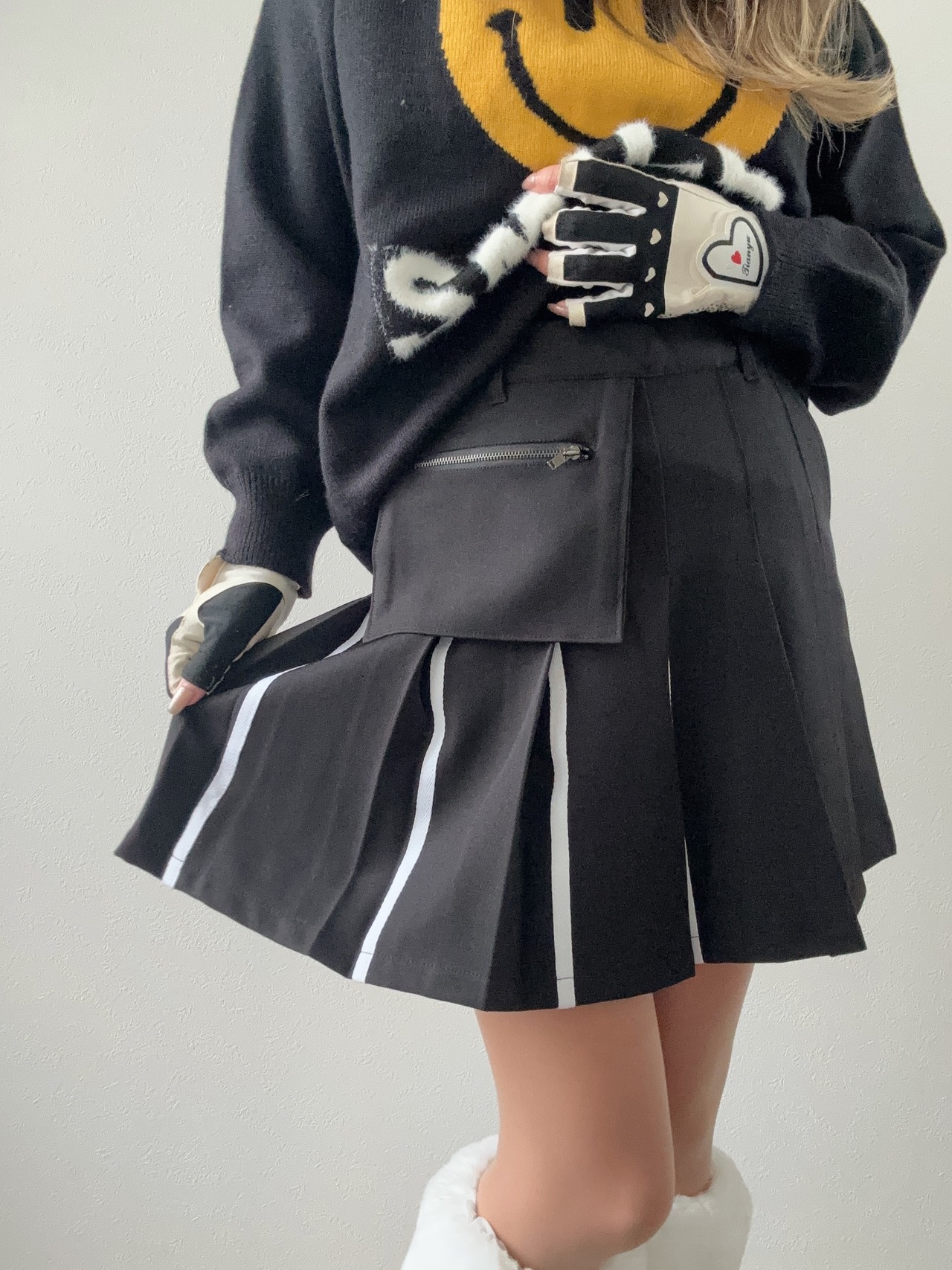 ポシェット付きラインプリーツスカート