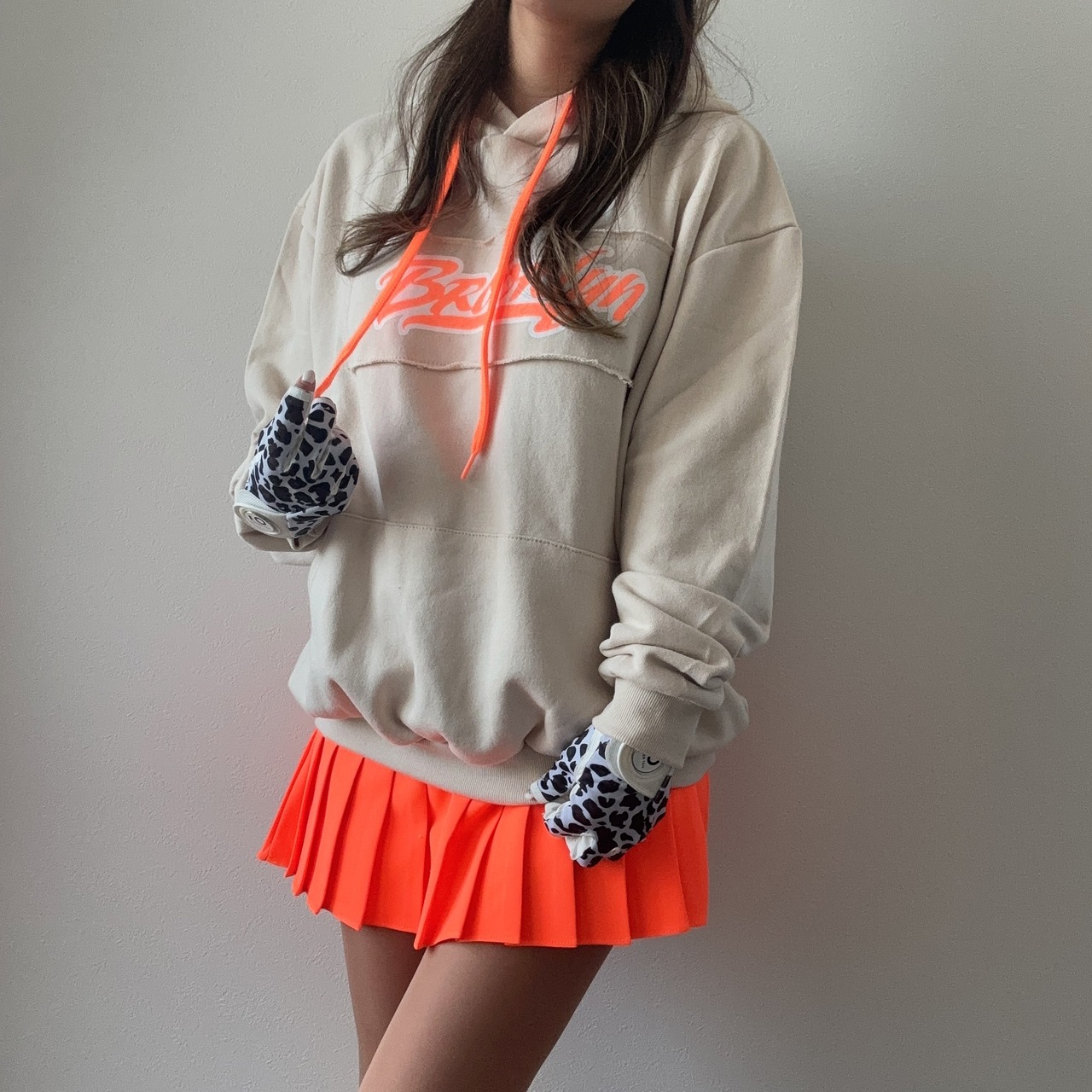 ネオンポイントフーディー