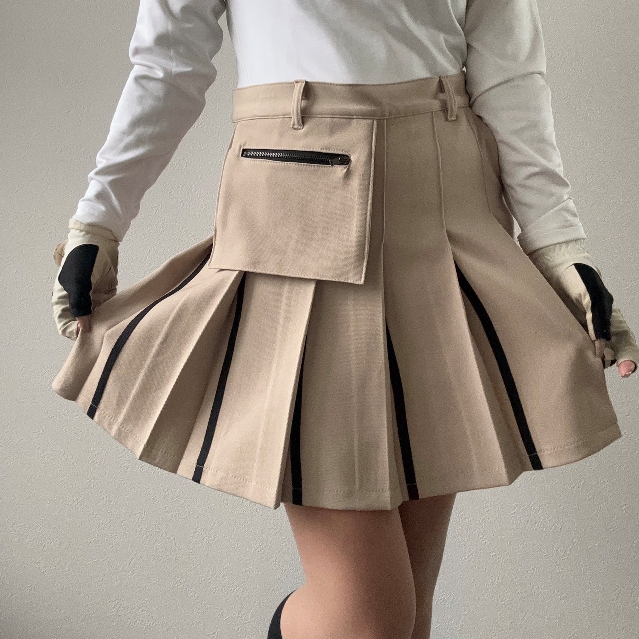 ポシェット付きラインプリーツスカート