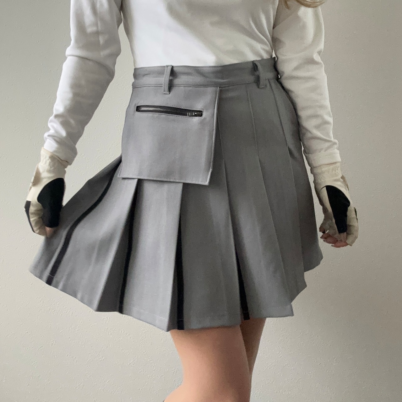ポシェット付きラインプリーツスカート