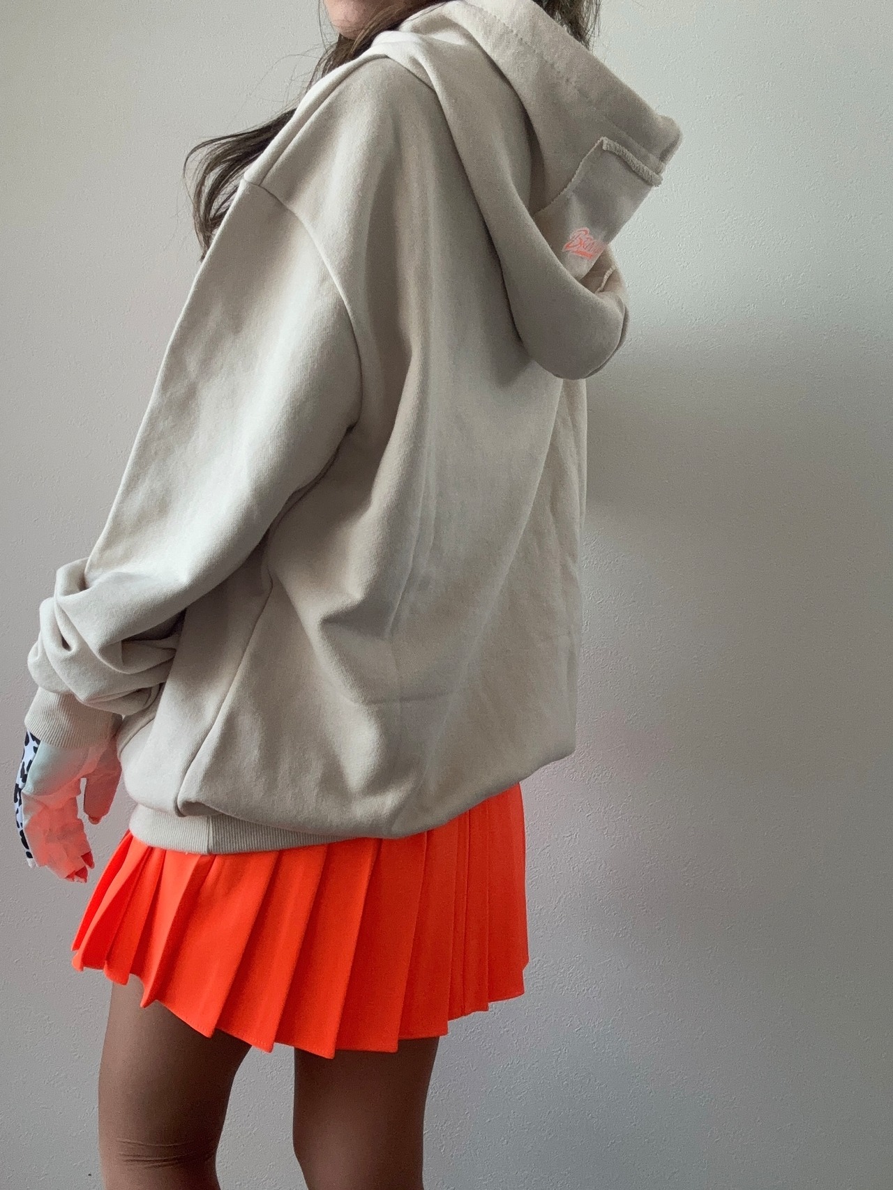 ネオンポイントフーディー