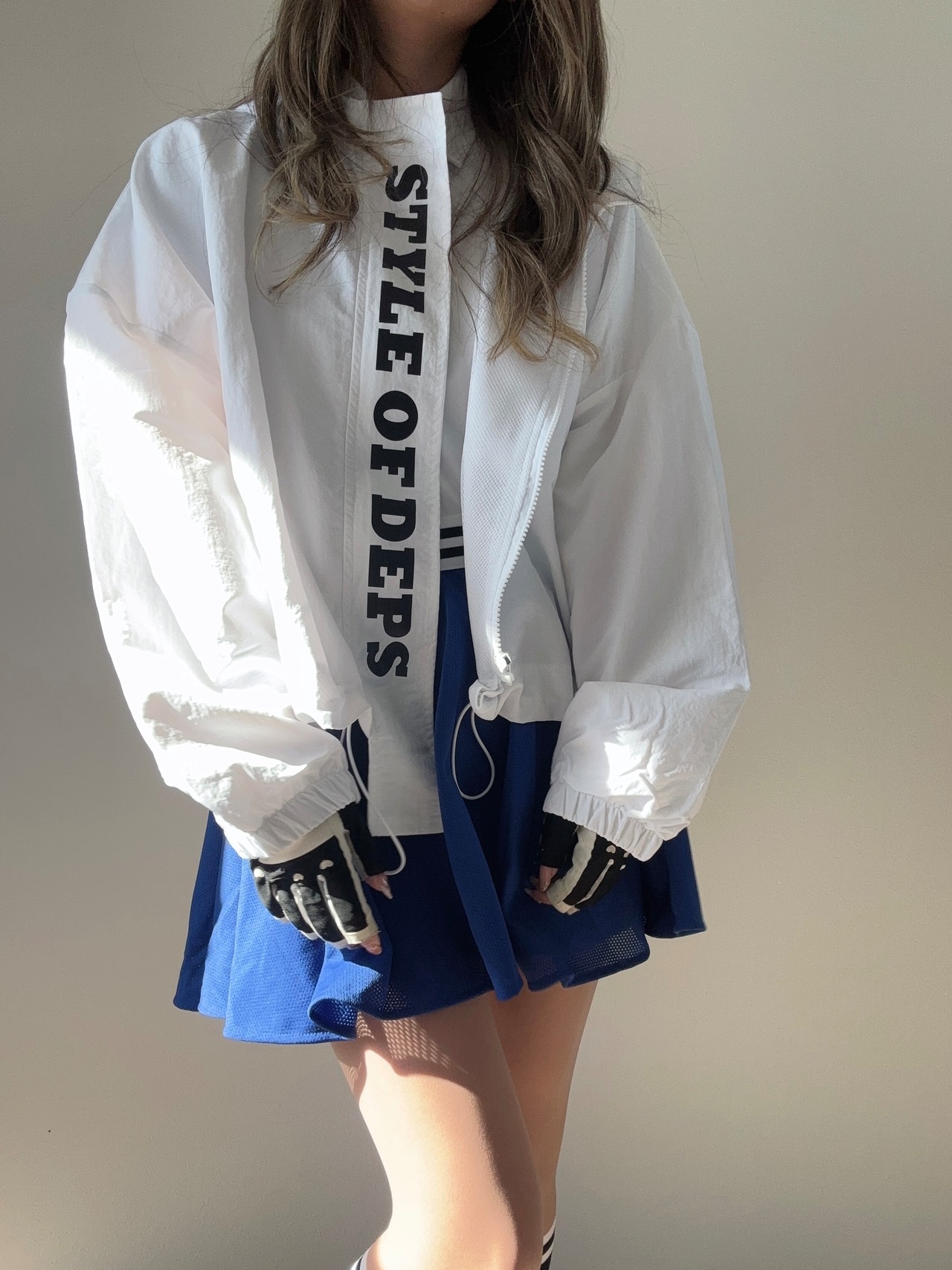 縦ロゴウィンドブレーカ