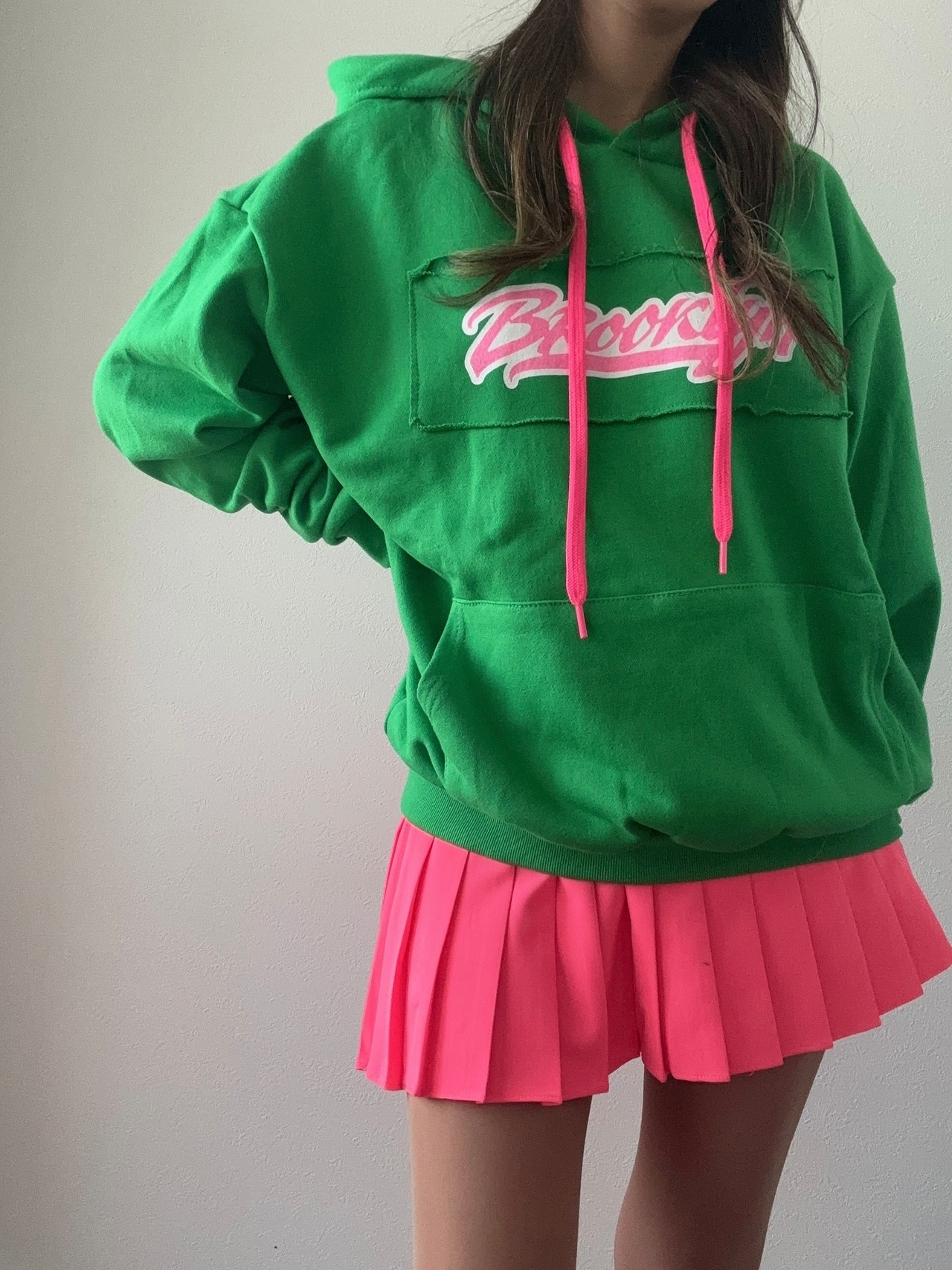 ネオンポイントフーディー