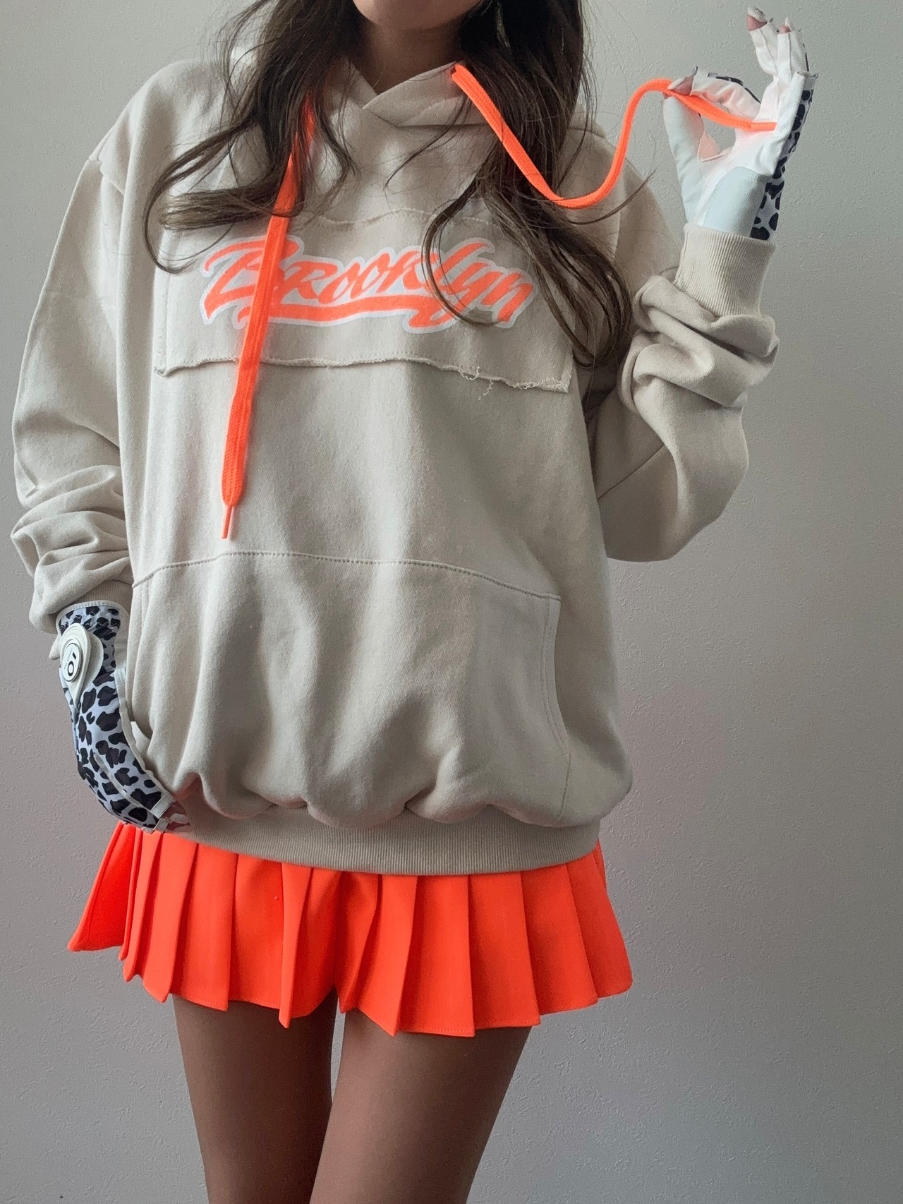 ネオンポイントフーディー